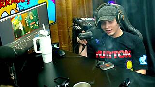 novinha shows wet pussy on podcast and things heat up fast