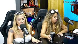 novinha shows wet pussy on podcast and things heat up fast