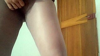 profesora, masturbarte viendo mi polla mientras te doy clases dirigidas