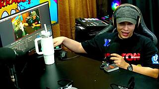 novinha shows wet pussy on podcast and things heat up fast