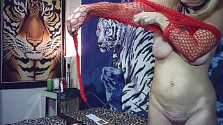 quick backstage pussy fuck and dick suck during porn shoot