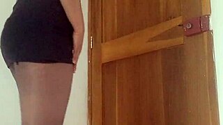 profesora, masturbarte viendo mi polla mientras te doy clases dirigidas