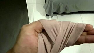 curvy latina madrastra strokes huge cock in homemade