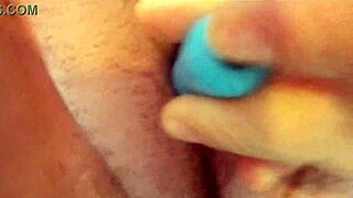 Brittbfly spreads tight milf pussy for wild vibrator buzz!