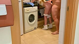 Joder, ¿me follan durísimo en la cocina hasta gemir como puta?