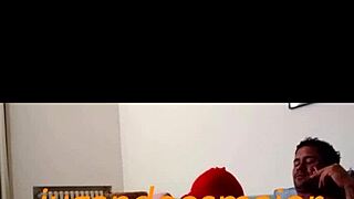 skinny ladyboy juganduesmejor deepthroats in bisexual 1on1 play