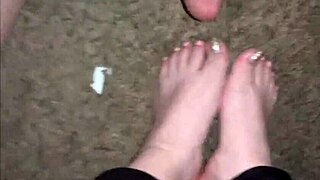 i begged for cum on my sexy latina feet with silver pink toes he exploded 😍👣💦