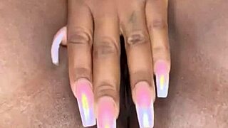 Homegirls share juicy pussy vid cravings