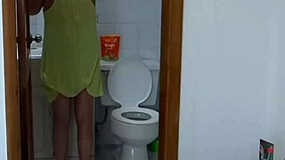 before beach i finger my big pussy lips while he watches me cum hard