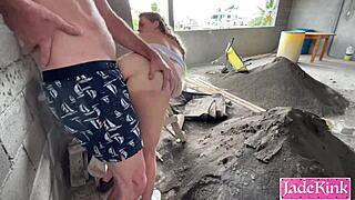 HORNY COUPLE GETS NAUGHTY FUCKING DOGGY ON CONSTRUCTION SITE PUBLIC 😈🍆 