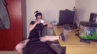 Gamer Babe Pays Rent With Creampie Doggystyle Fuck