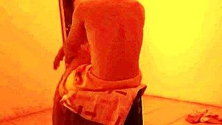 la puta sucked my balls for her new phone in the cabaret