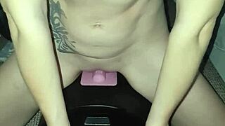 Amateur squirms wildly on new sybian machine first try