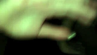 Amateur squirms wildly on new sybian machine first try