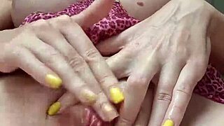 hey watch mycandyalice masturbate her wet shaved pussy