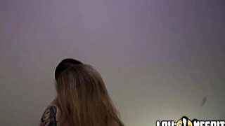 meine süße freundin verführt mich so heiß. lou nesbit und lia louise sind unwiderstehlich.