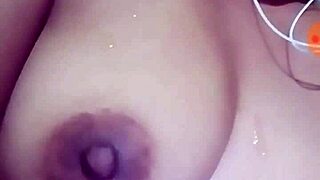 holy fuck, this pussy squirts water everywhere on webcam!