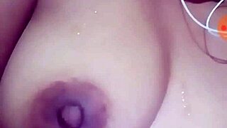 holy fuck, this pussy squirts water everywhere on webcam!
