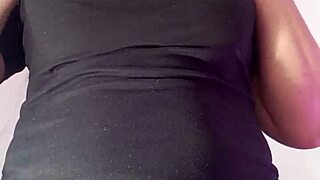 whoa tia colombiana's huge cameltoe bulges in leggings masturbating wildly 🔥💦