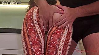curvy cleaning lady in leggings takes extra tip deep inside her tight spots