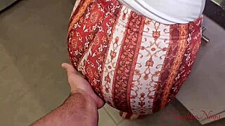 curvy cleaning lady in leggings takes extra tip deep inside her tight spots