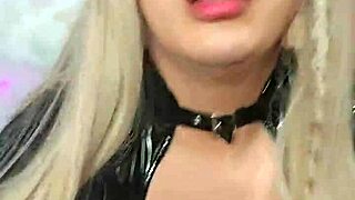 Ladyboy transsexual's teasing solo display captivates viewers