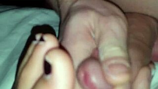 wanna cum all over my sexy feet while i suck