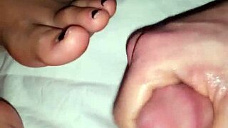wanna cum all over my sexy feet while i suck