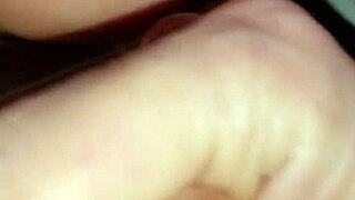 wanna cum all over my sexy feet while i suck