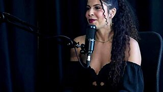 tiny things on her model body shares tips chats mom sells content