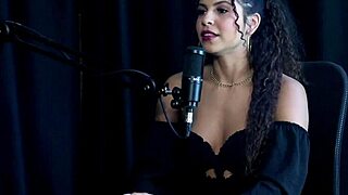 tiny things on her model body shares tips chats mom sells content