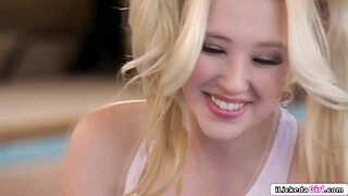 petite lesbian grinds face on blonde friend's wet pussy 😻👅
