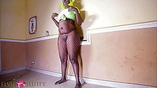 thick ebony babe fingers her juicy pussy solo part 3