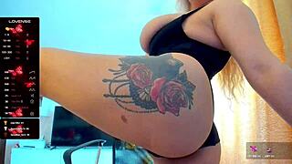 i flaunt my huge tits and juicy ass on cam
