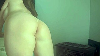 hey look at this gorgeous brunette milf teasing her juicy perfect ass in lingerie 😍🍑🔥