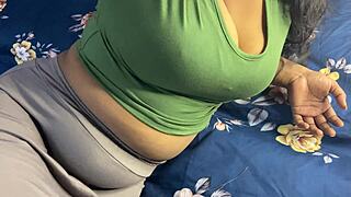 desi indian aunty full masti pela peli
