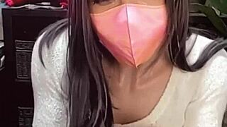 Mask beauty crossdresses and masturbates on stream