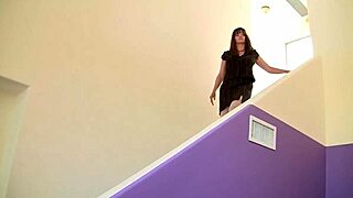 Experienced Milf Shows Lesbian Lover Intense Cunnilingus Techniques