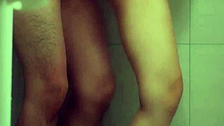 Seducing bf in shower ends up squirting