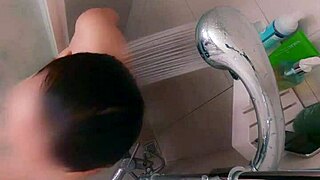 Seducing bf in shower ends up squirting