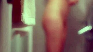 Seducing bf in shower ends up squirting
