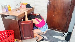 Housewife seduces plumber with short skirt no panties