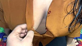 indian hardcore sex with squirting and fingering action