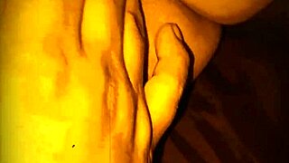 mi vecino me mete los dedos en la pucha mientras mi marido trabaja