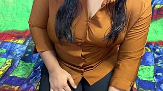 indian hardcore sex with squirting and fingering action