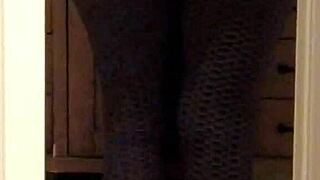 Wife shows off her ass in tight leggings at home