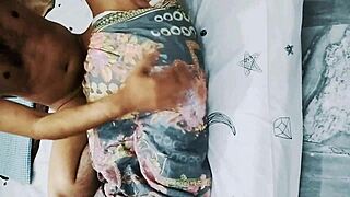 Indian couple fingers passionately in bedroom!