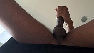 dando uma boa gozada farta pra relaxar after huge cock