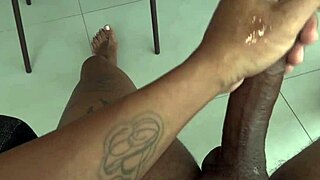 dando uma boa gozada farta pra relaxar after huge cock