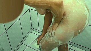 Curvy latina shows wet pussy